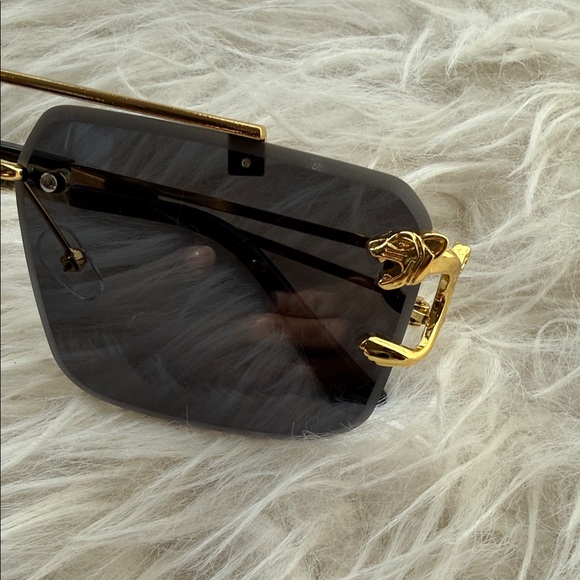 Elegant Black Sunglasses with Gold Panther Detail main image 6